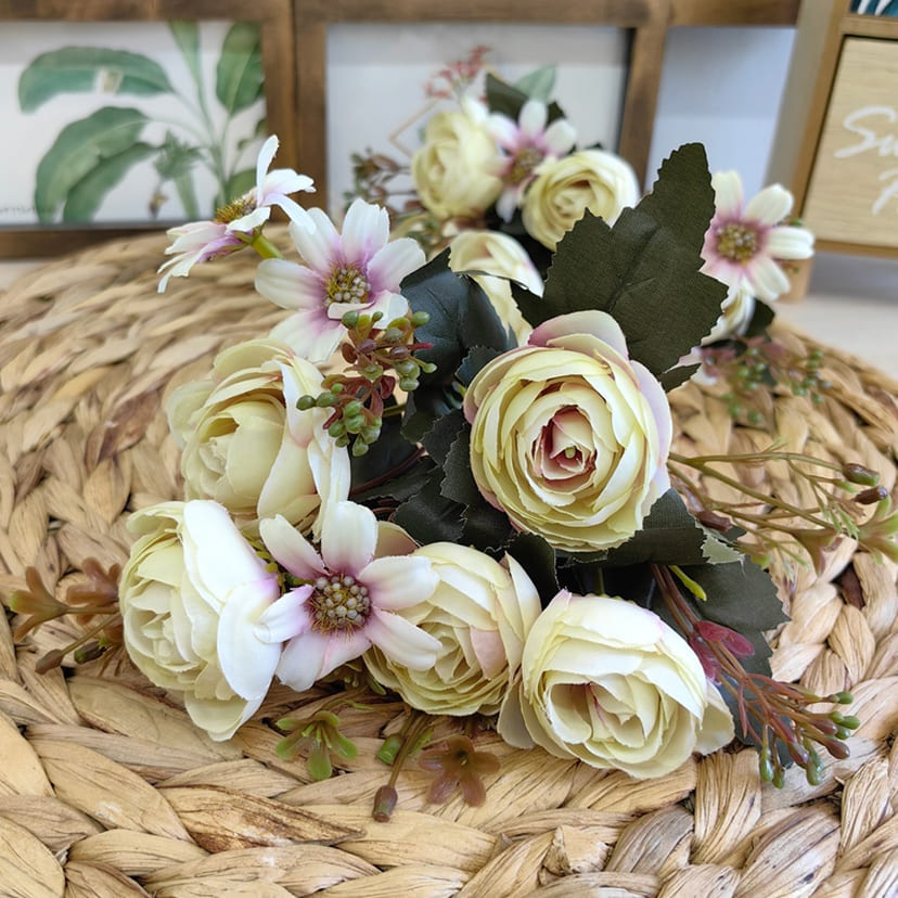 Искусственные цветы в Бузулуке | Цветы искусственные «Камелии с мелкоцветом», сиренево-молочные, букет