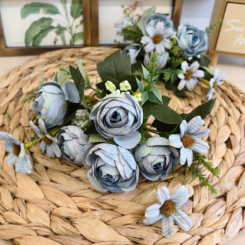 Искусственные цветы в Бузулуке | Цветы искусственные «Камелии с мелкоцветом», голубые, букет